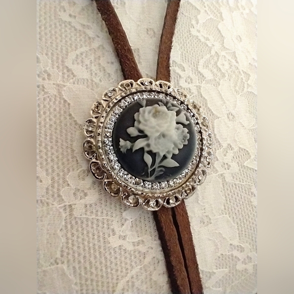 Elegant Vintage Brown and Silver Cameo Bolero Necklace - Picture 10 of 12